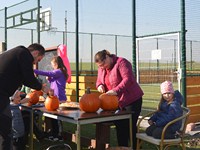 fotografie 2 / 32 - Halloweenské vydlabávání dýní - fotografie