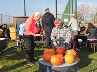 fotografie 4 / 32 - Halloweenské vydlabávání dýní - fotografie